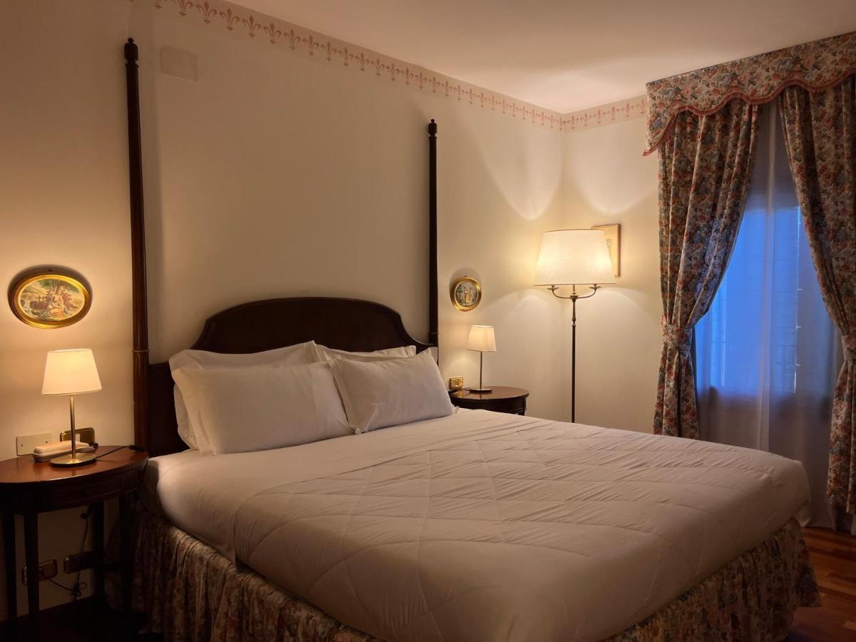 Hotel Villa Luppis Pasiano Di Pordenone Exteriör bild
