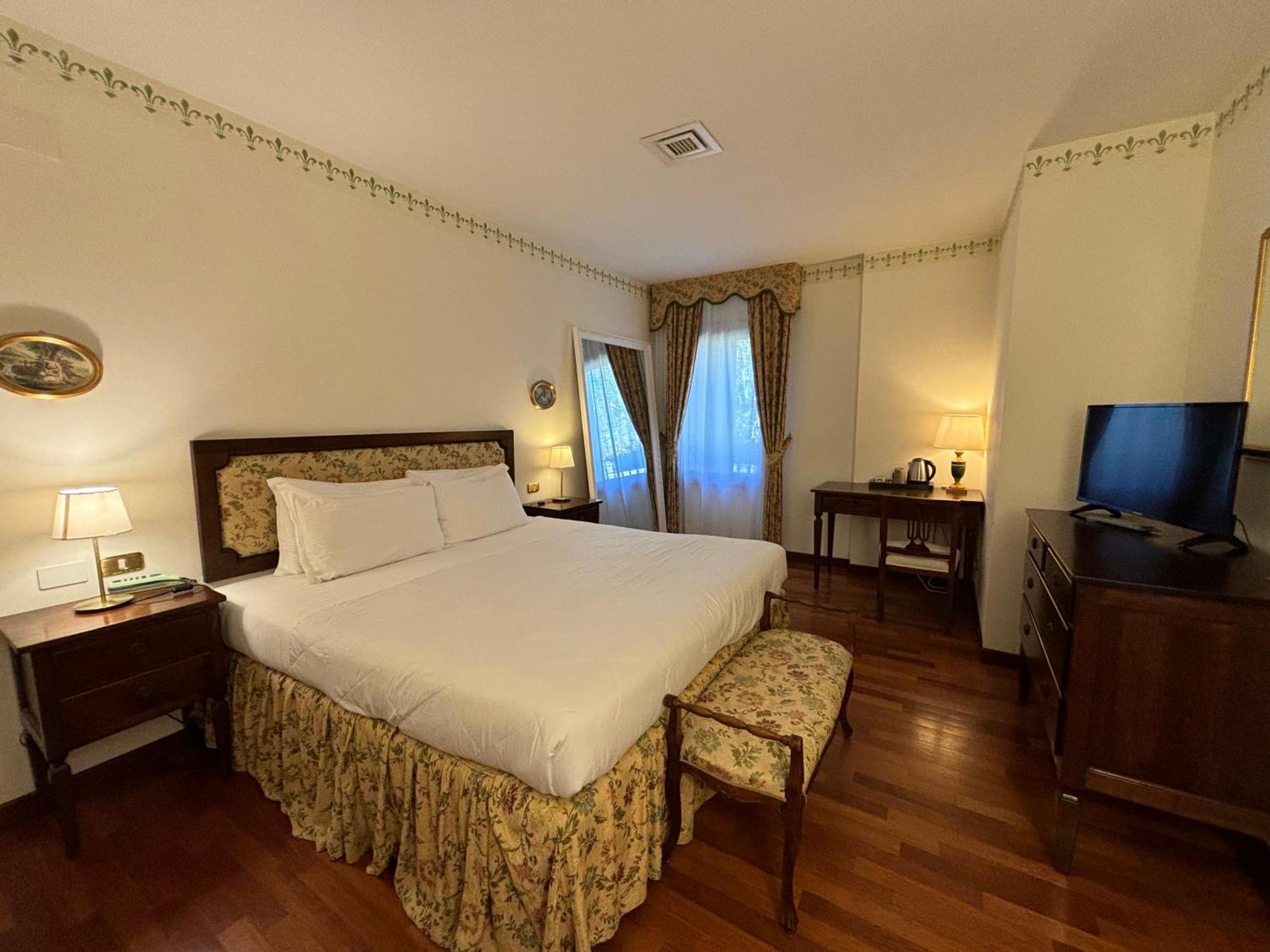 Hotel Villa Luppis Pasiano Di Pordenone Exteriör bild