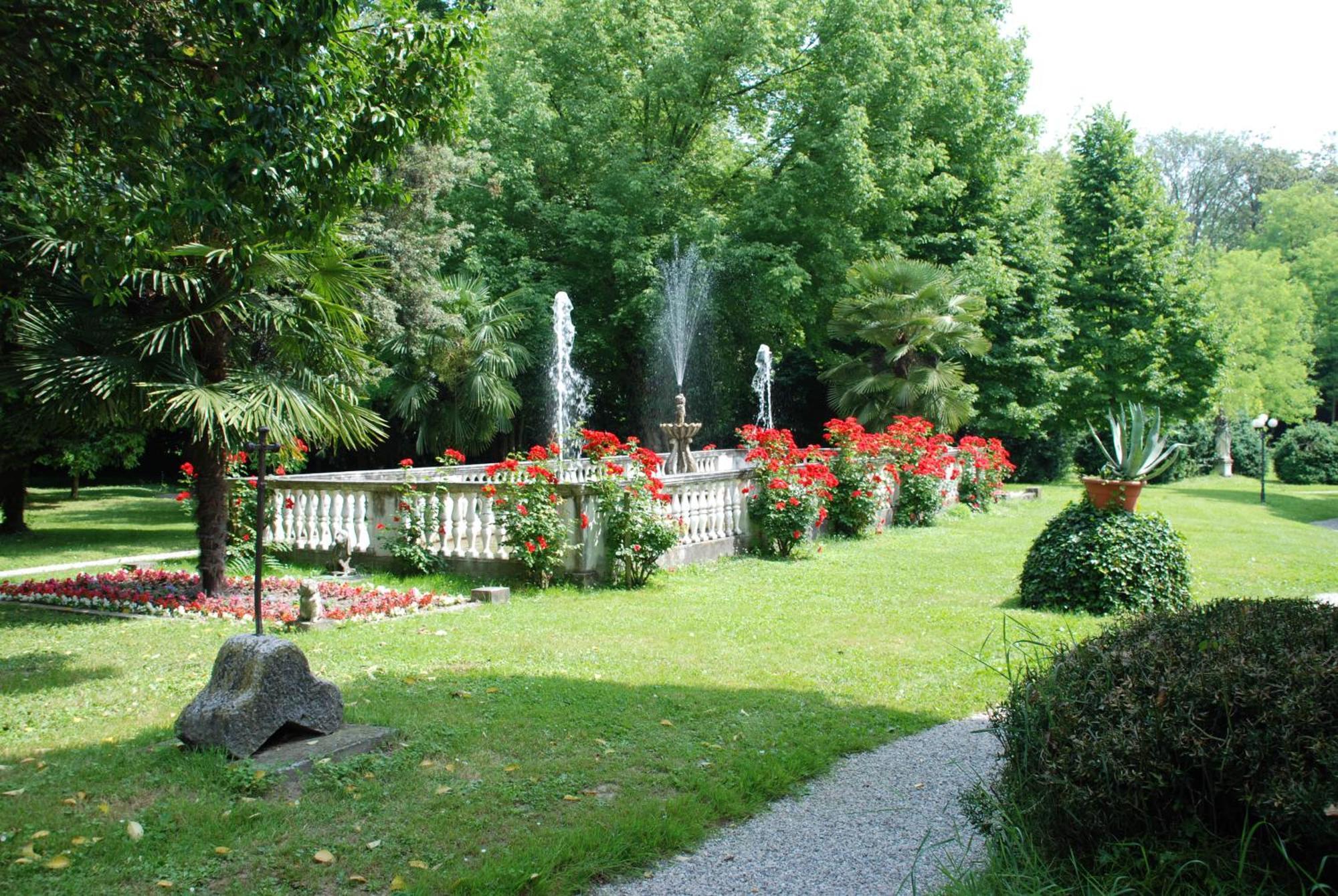 Hotel Villa Luppis Pasiano Di Pordenone Exteriör bild