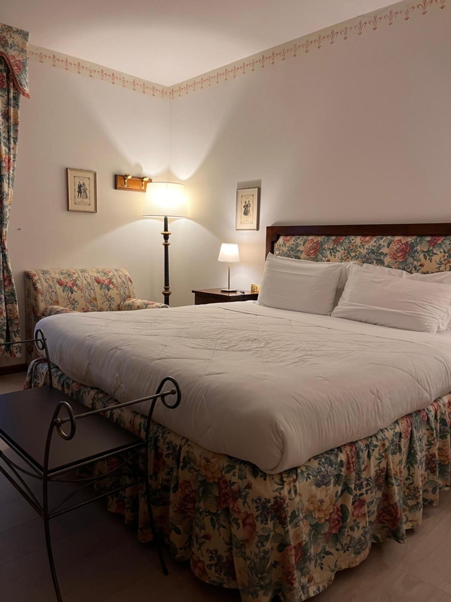 Hotel Villa Luppis Pasiano Di Pordenone Exteriör bild