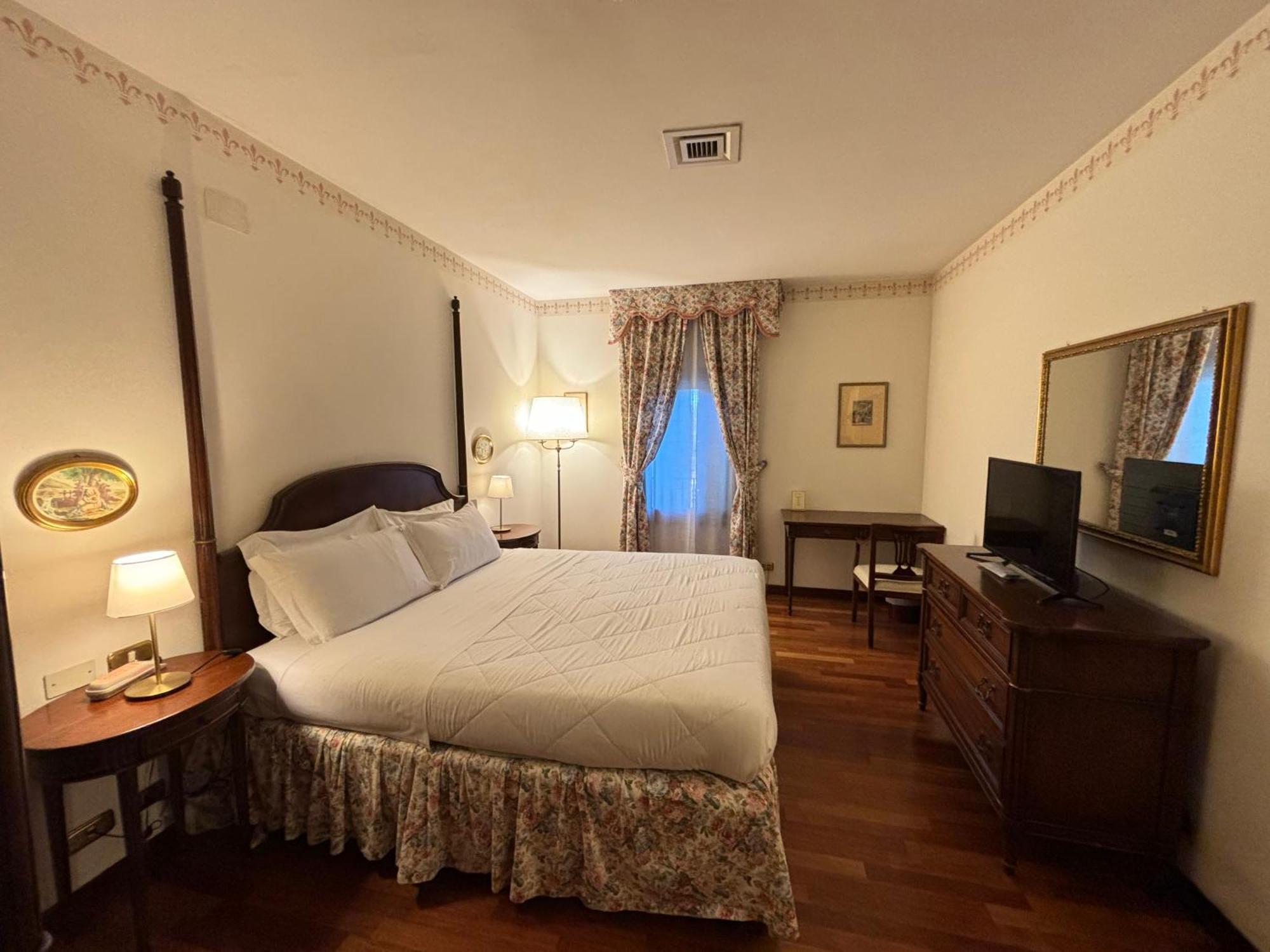 Hotel Villa Luppis Pasiano Di Pordenone Exteriör bild