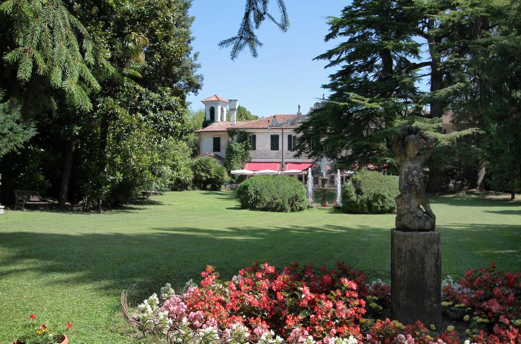 Hotel Villa Luppis Pasiano Di Pordenone Exteriör bild